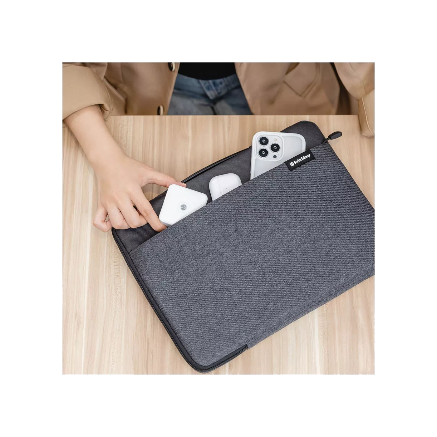 SwitchEasy Urban Carrying Pouch for 14-inch MacBook