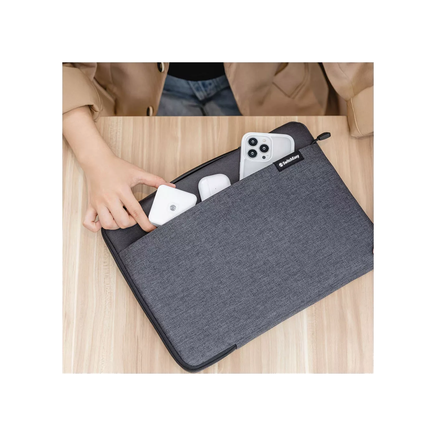 SwitchEasy Urban Carrying Pouch for 16-inch MacBook