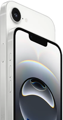 صورة جانبية لجهاز iPhone&nbsp;16e باللون الأبيض تعرض الجانب الخارجي، وزر الإجراءات، وزرّي ضبط مستوى الصوت، وكاميرا&nbsp;Fusion الخلفية