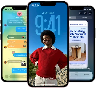 ثلاثة أجهزة iPhone 17e تعرض تطبيق الرسائل بتصميم Liquid Glass، وشاشة قفل ديناميكية، والذكاء المرئي قيد الاستخدام