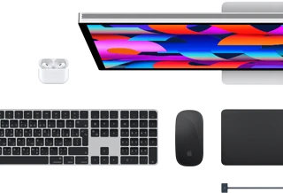 اكسسوارات Mac: سماعات AirPods، وشاشة Studio&nbsp;Display، ولوحة&nbsp;مفاتيح&nbsp;ماجيك، وماجيك&nbsp;ماوس، ولوحة&nbsp;تعقب&nbsp;ماجيك، وكابل شحن&nbsp;MagSafe بلون&nbsp;سماء الليل