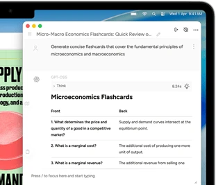 شاشة MacBook&nbsp;Air تعرض أدوات الكتابة في Apple&nbsp;Intelligence وهي تنشئ بطاقات تعليمية عن الاقتصاد الجزئي والاقتصاد الكلي