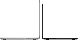 جهاز MacBook Pro مقاس 14 إنش بلون أسود فلكي إلى جانب جهاز MacBook Pro مقاس 16 إنش بلون فضي