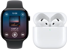 Apple&nbsp;Watch&nbsp;Series&nbsp;11 بإطار تيتانيوم بلون ‏رمادي بني، الحزام: حزام رياضي أسود، تطبيق Apple&nbsp;Music مفتوح، الساعة مقترنة بسماعات AirPods&nbsp;4‏